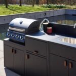Cuisine extérieure 3 modules en acier avec barbecue gaz 4 brûleurs noir – Thira + Grimaud – Image 4
